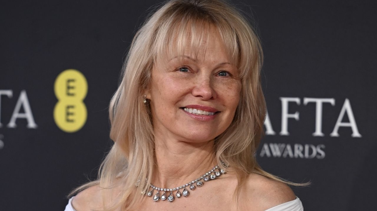 BAFTA: Pamela Anderson aposta em diamantes de laboratório para a premiação