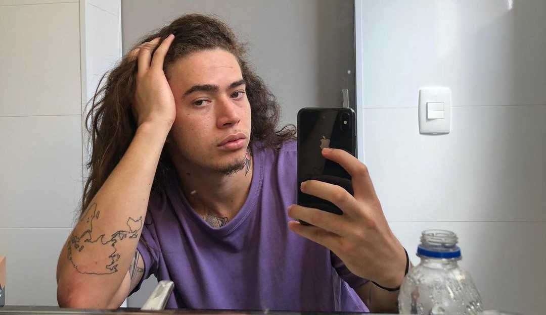 Whindersson faz Live em silêncio e preocupa fãs