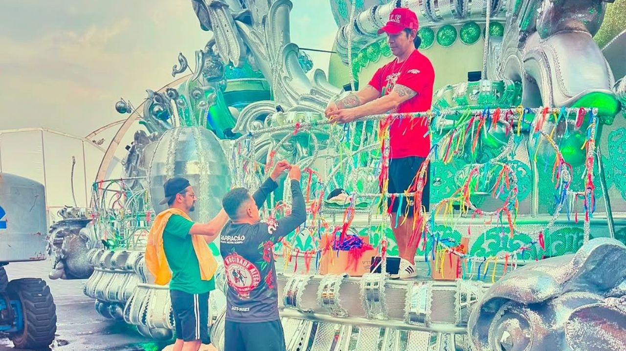 Descubra onde assistir as escolas de samba que desfilam no Carnaval de SP