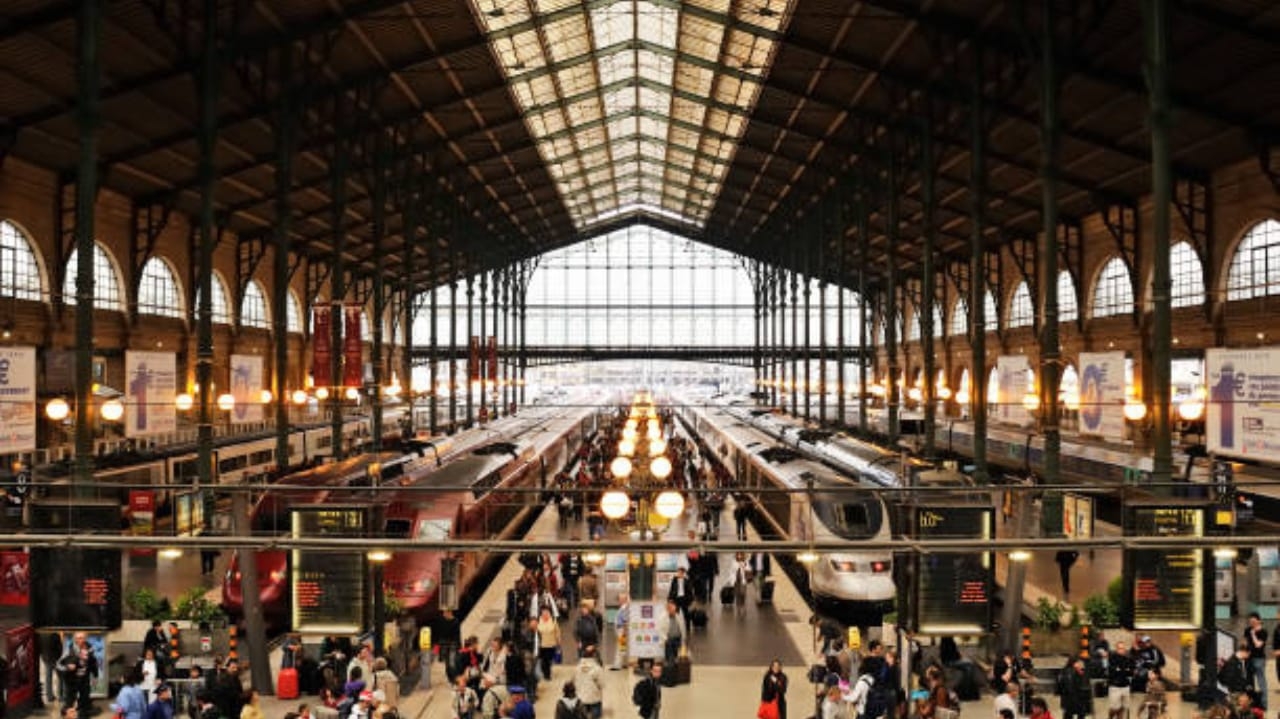 Bomba da 2ª Guerra Mundial é encontrada em estação de trem em Paris