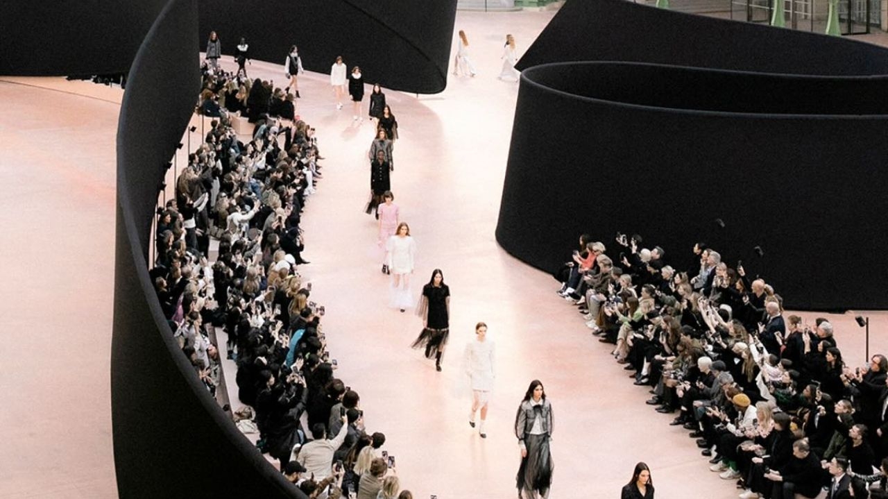 Semana de Moda de Paris: Chanel abre último dia com nova coleção