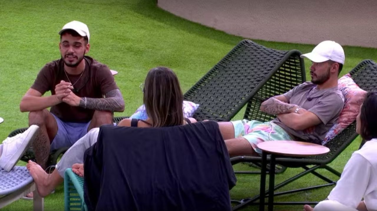 BBB 25: João Gabriel revela que vê Vitória e Diego rindo de Vilma