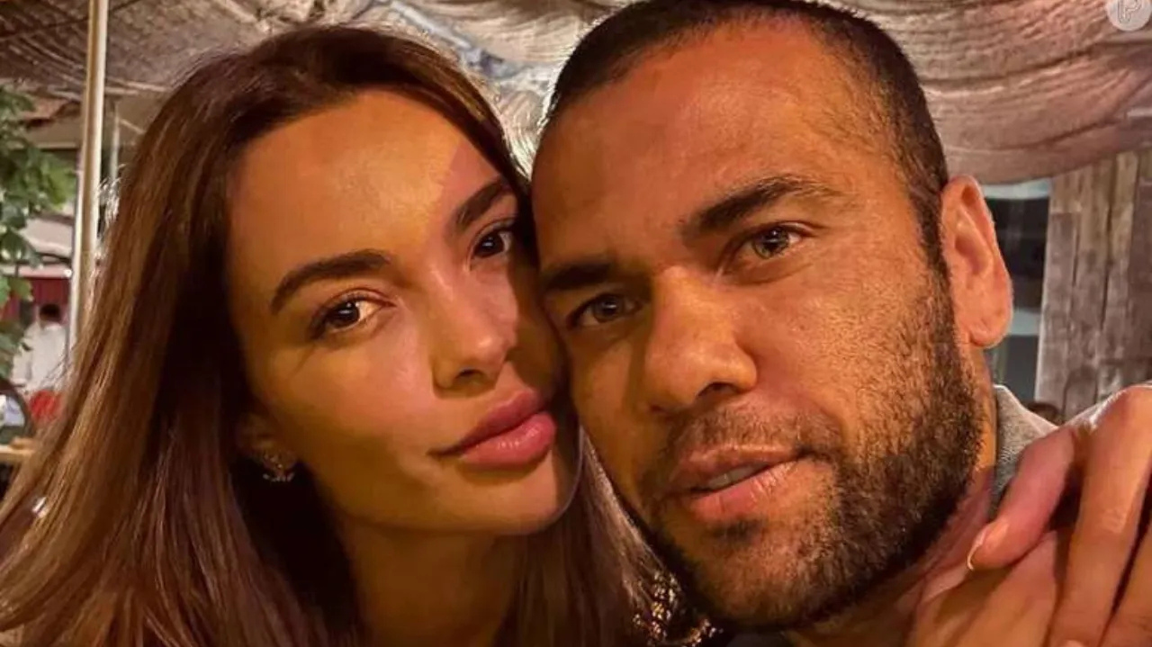 Joana Sanz, esposa de Daniel Alves, anuncia gravidez após desafios na fertilização