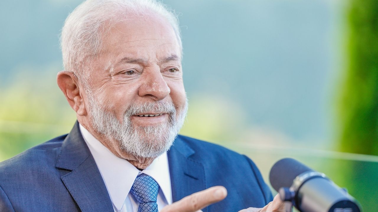 Lula informa senadores que será candidato em 2026