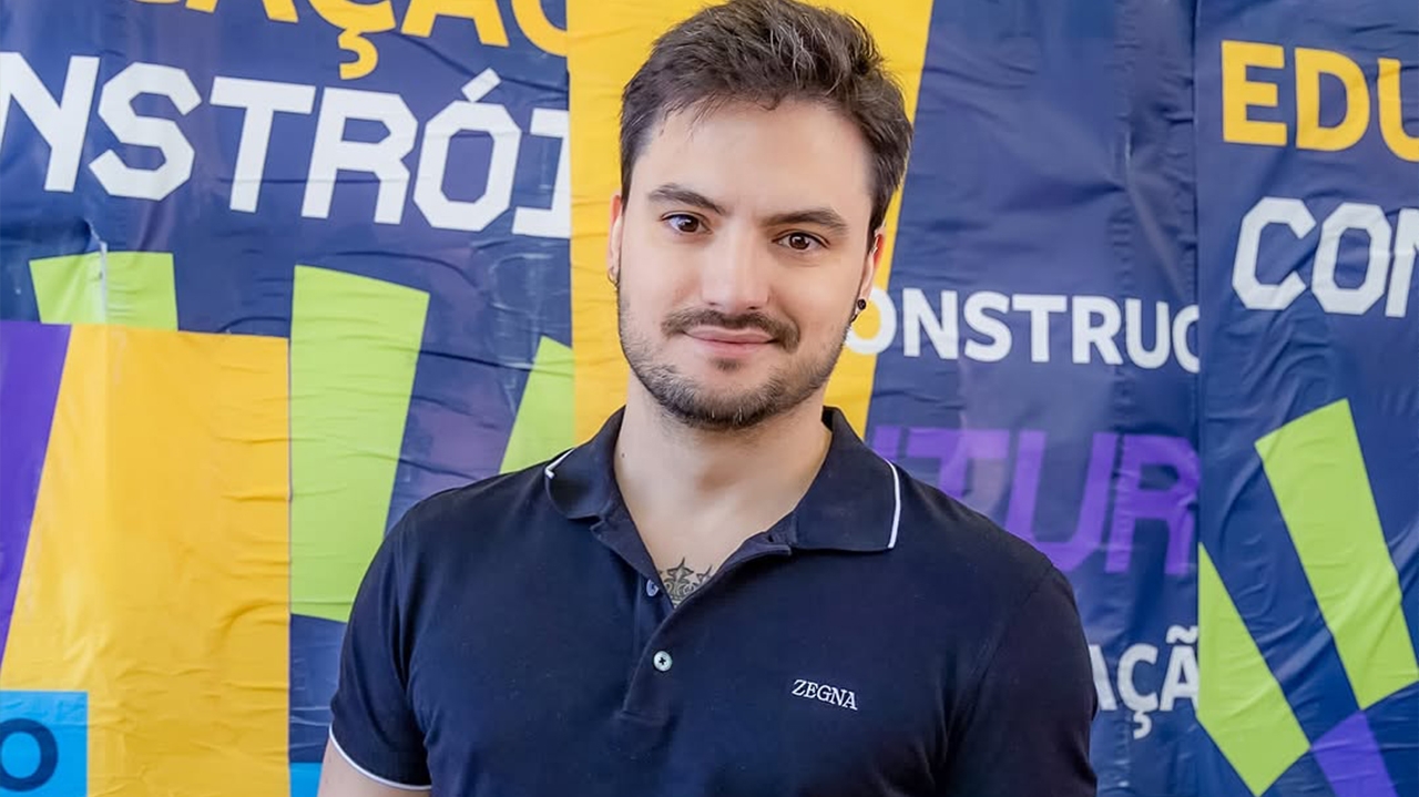 Felipe Neto anuncia candidatura à presidência da república