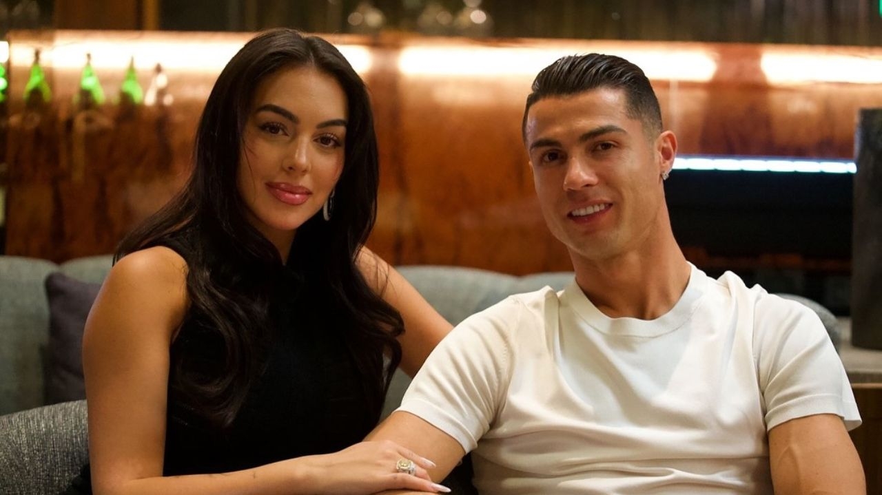 Esposa de Cristiano Ronaldo chama a atenção ao postar foto com “uniforme” do Brasil