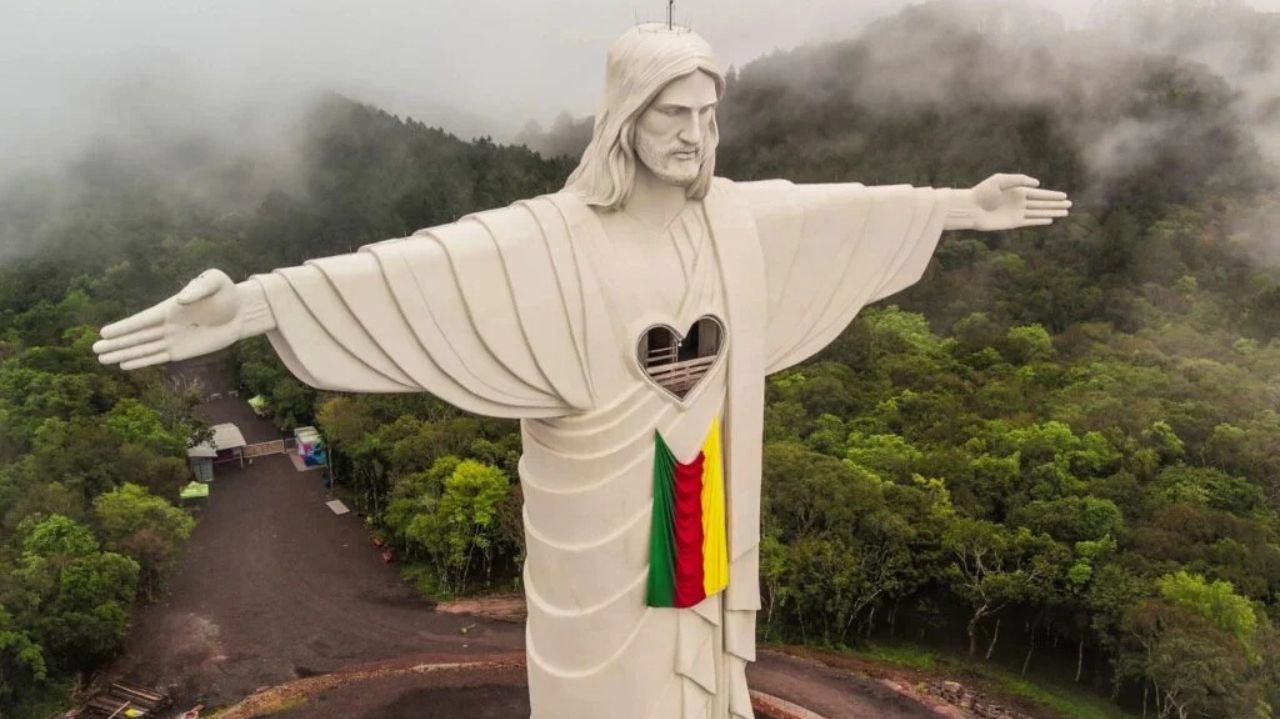 Conheça o Cristo Protetor: o novo destino de fé e turismo no Sul do Brasil