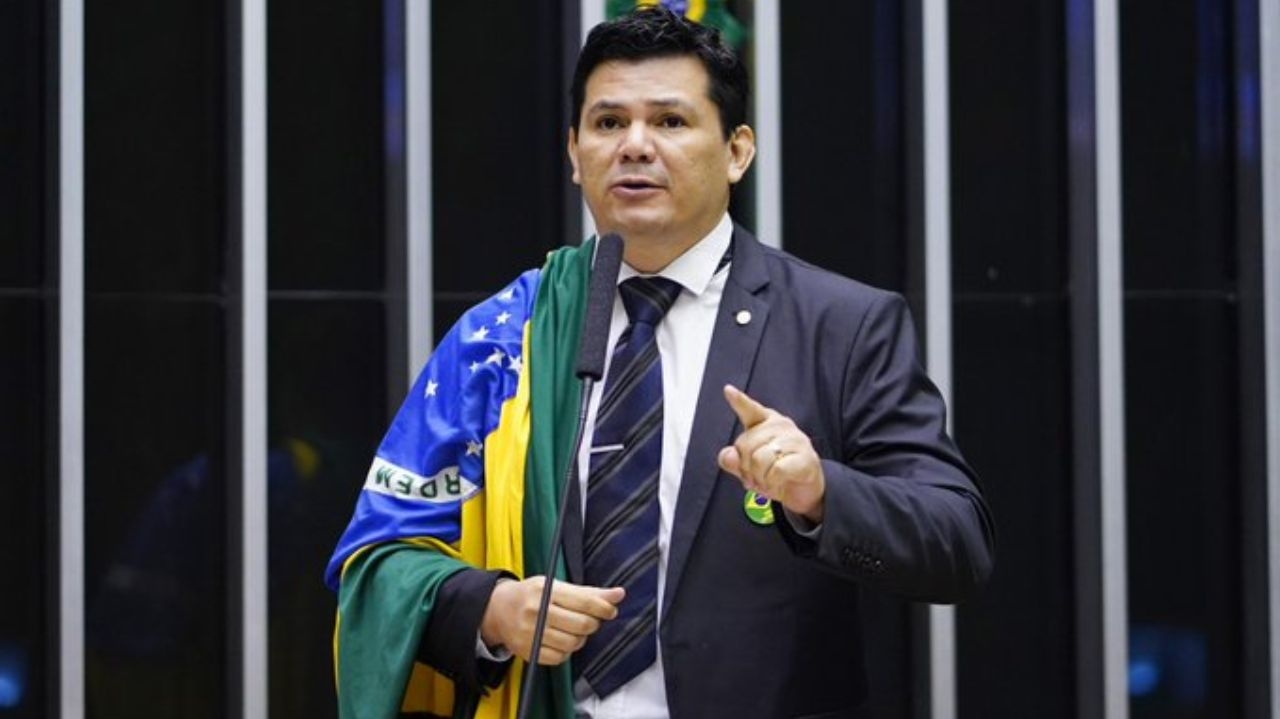 Deputado do PL diz que ‘exagerou’ após desejar morte de Lula