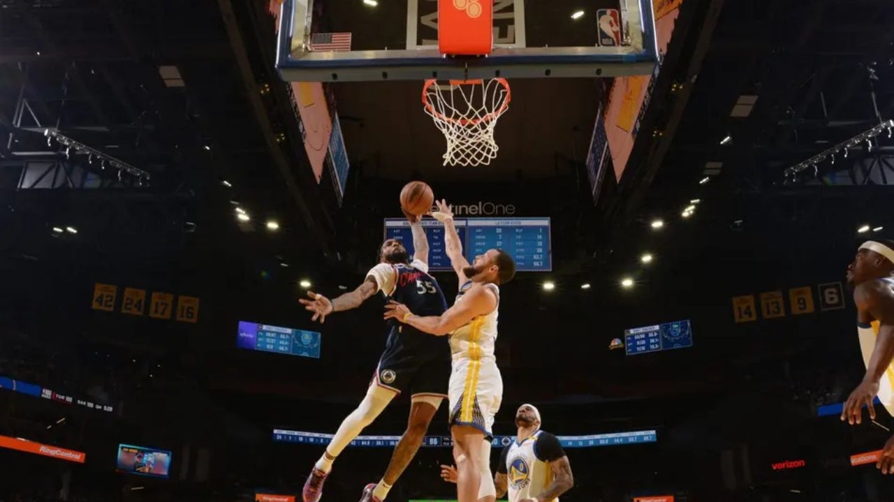 NBA anuncia duelos do play-in e playoffs com promessa de grandes jogos