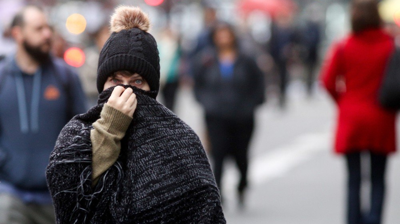 Frente fria derruba temperaturas e São Paulo registra manhã mais gelada do ano
