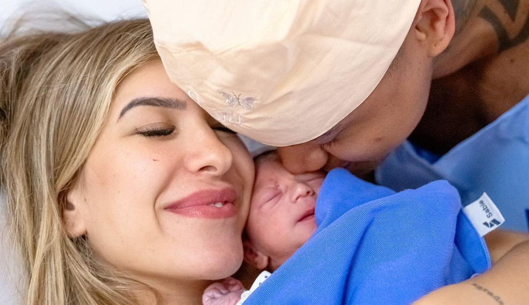 Nasce Liz, filha de Léo Santana e Lore Improta