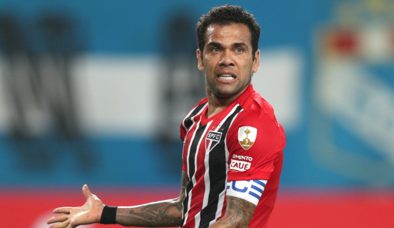 Daniel Alves exalta Diniz e desabafa: “/Quando o Diniz saiu eu me ferrei”/