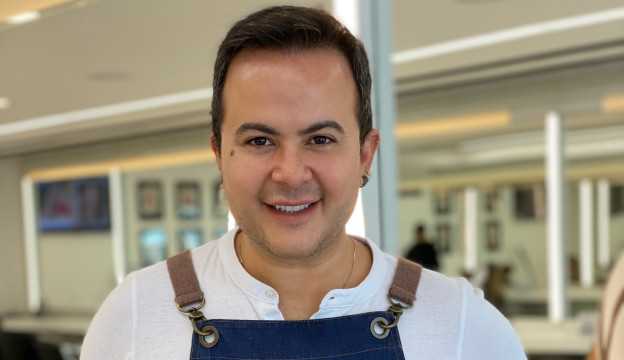 Ackley Weyglle: Uma história de superação e sucesso na realização de um sonho