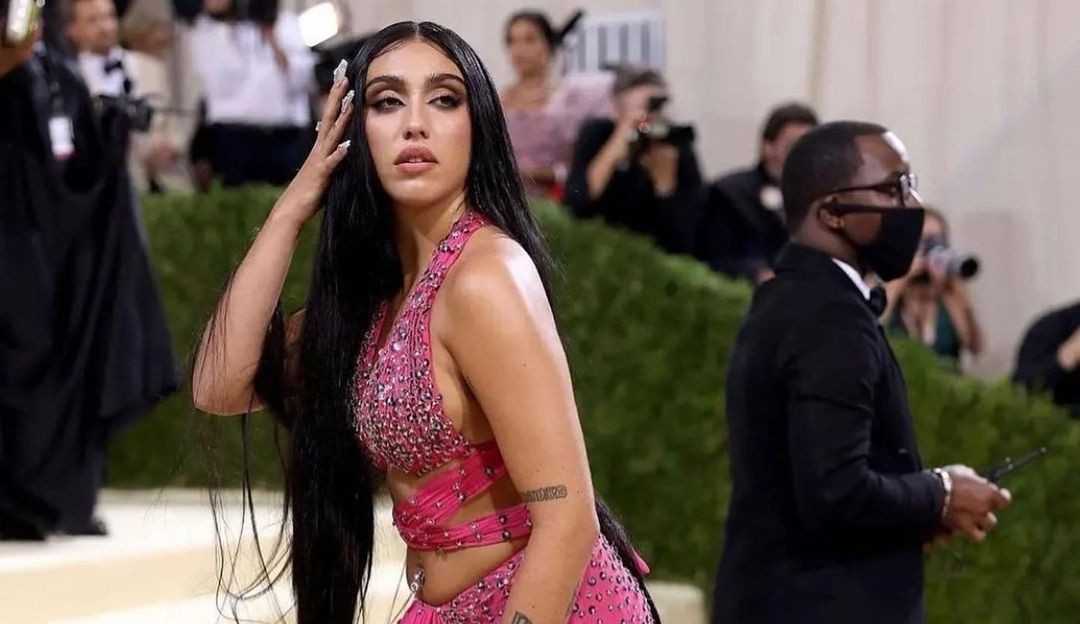Filha de Madonna diz que a mãe é maníaca por controle