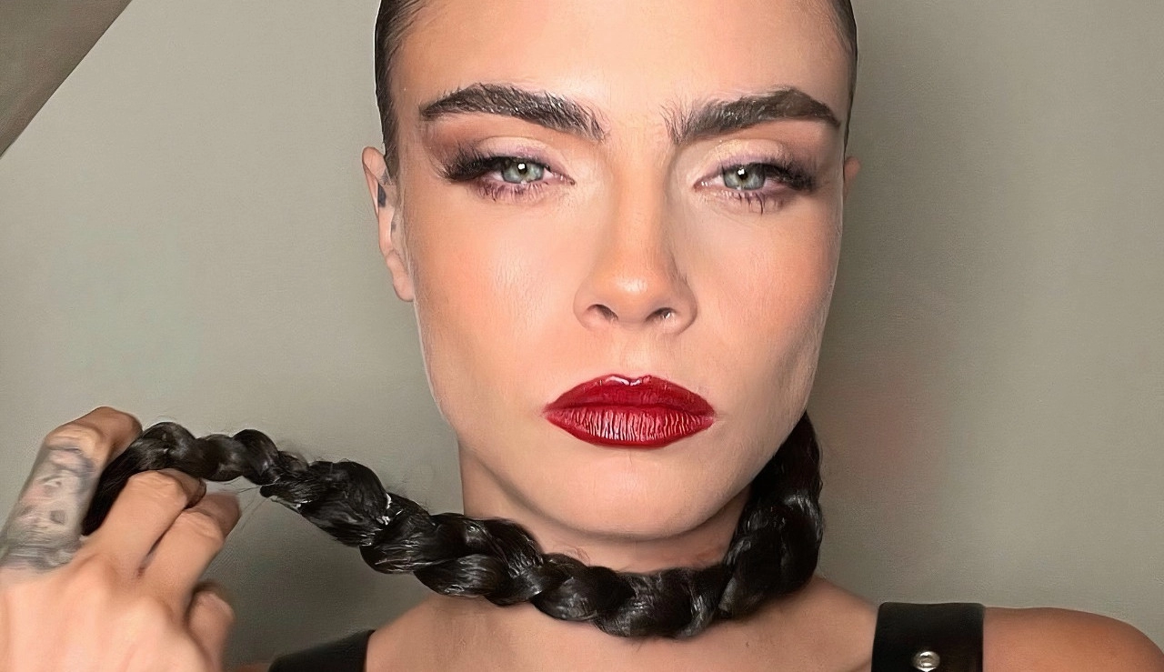 Atriz Cara Delevingne conta lugar inusitado onde fez sexo: “/Foi incrivel”/