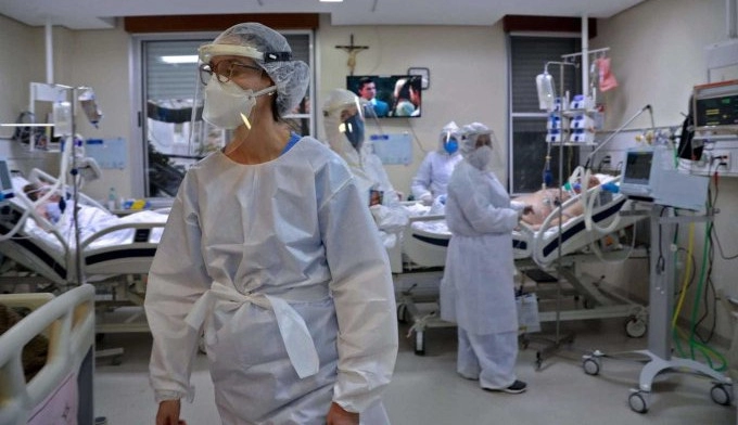 Comitê de emergências da OMS alerta que pandemia está ‘longe do fim’