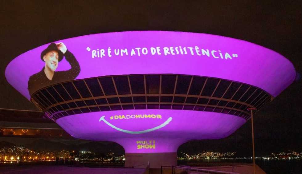 Familiares e amigos se reúnem em homenagem no aniversário de Paulo Gustavo