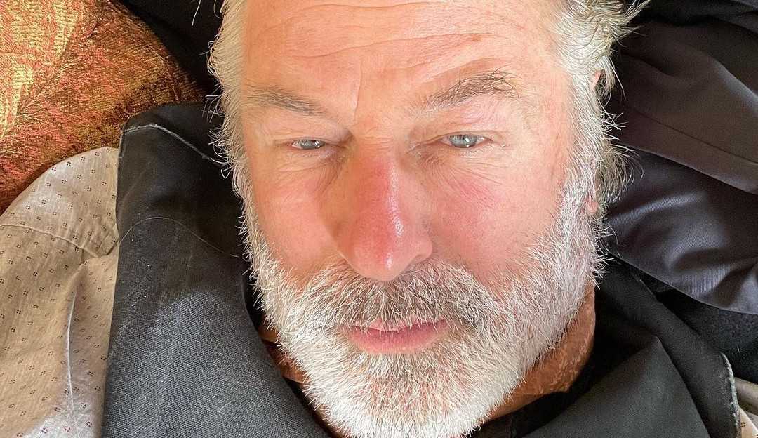 Alec Baldwin fala pela primeira vez sobre incidente que causou morte em set de filmagens