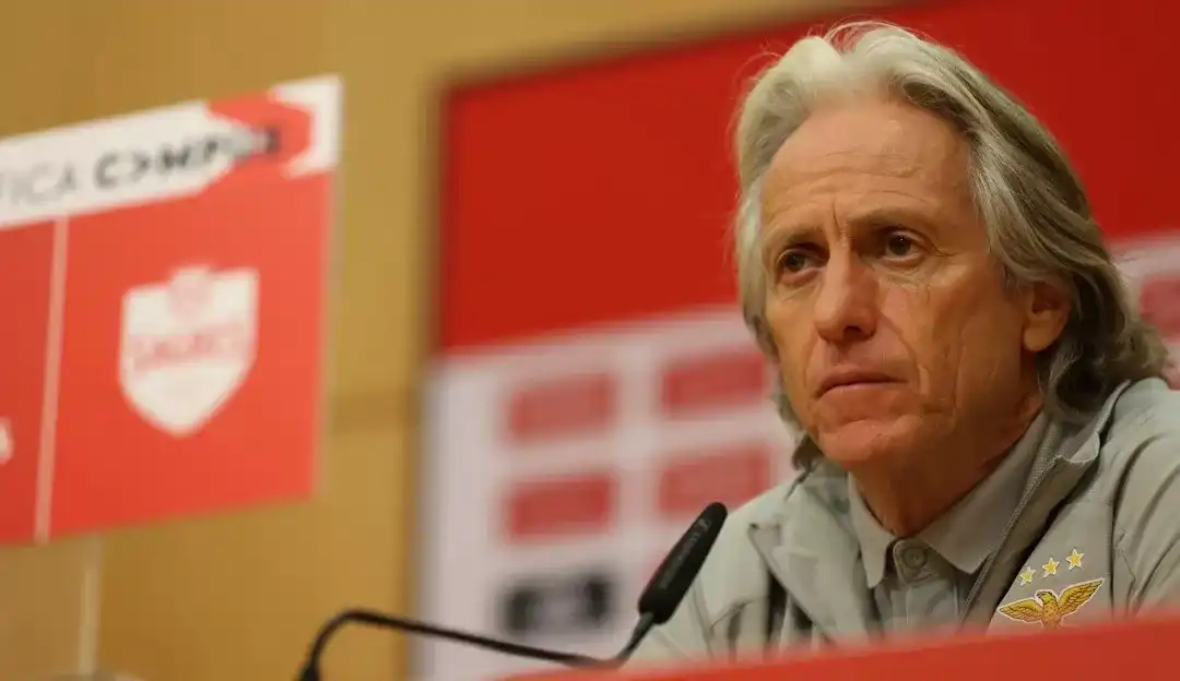 Desempenho abaixo no Benfica pode colocar o cargo de Jorge Jesus em risco