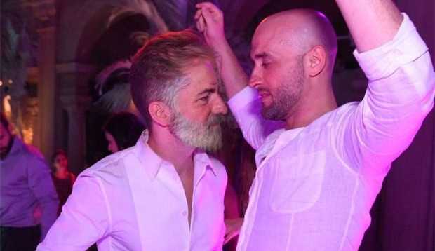 Após 6 meses da morte de Paulo Gustavo, Thales Bretas desabafa: “/Eternizado em mim”/