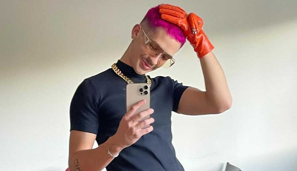 João Guilherme causa na internet ao apostar em um look ousado