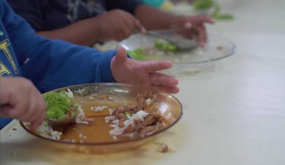 No último ano, 1 a cada 4 crianças realizam pelo menos três refeições por dia