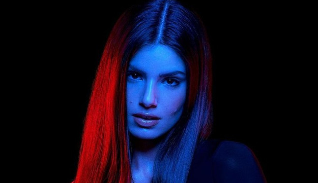 Imposições, alteração de roteiro e Netflix: Os bastidores da saída complicada de Camila Queiroz da Globo