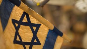 Irã inicia novo ataque com mísseis e drones contra cidades de Israel