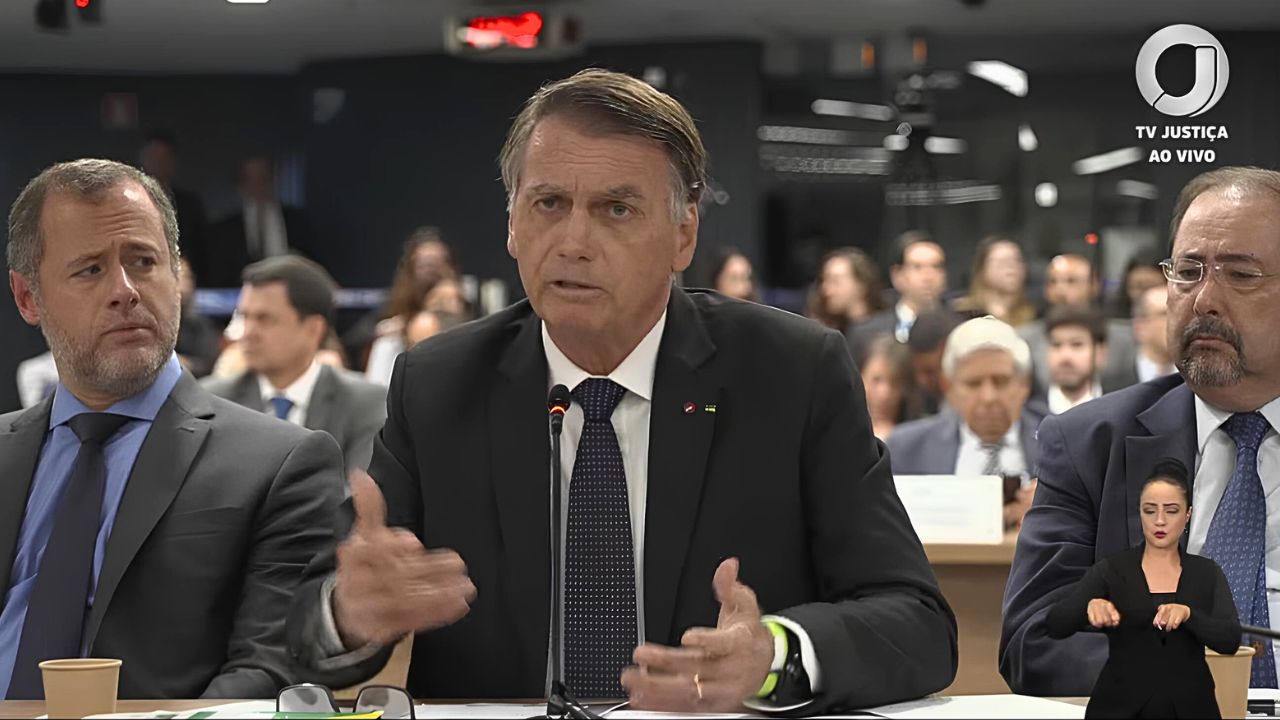Bolsonaro nega tentativa de golpe em depoimento ao STF