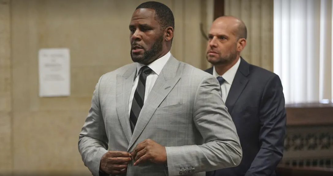 Rapper na audiência de seu julgamento | Reprodução/E. Jason Wambsgans/Chicago Tribune/Getty Images Embed