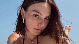 Após perrengue, Isis Valverde ganha surpresa do marido em lua de mel