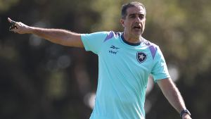 Renato Paiva quer vencer e convencer com Botafogo em estreia no Mundial