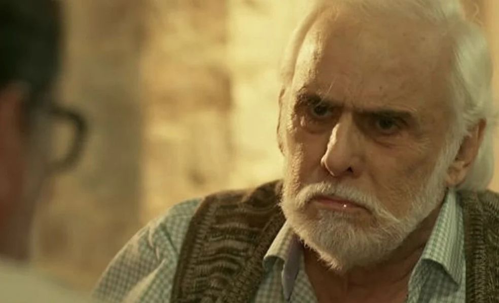 Francisco Cuoco em uma cena de Sol Nascente.