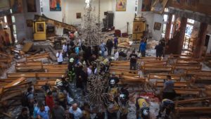 Homem-bomba ataca igreja em Damasco e mata pelo menos 20 pessoas