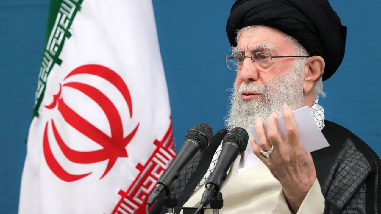 Ali Khamenei faz publicação atacando Israel | Reprodução/WANA (West Asia News Agency)/REUTERS