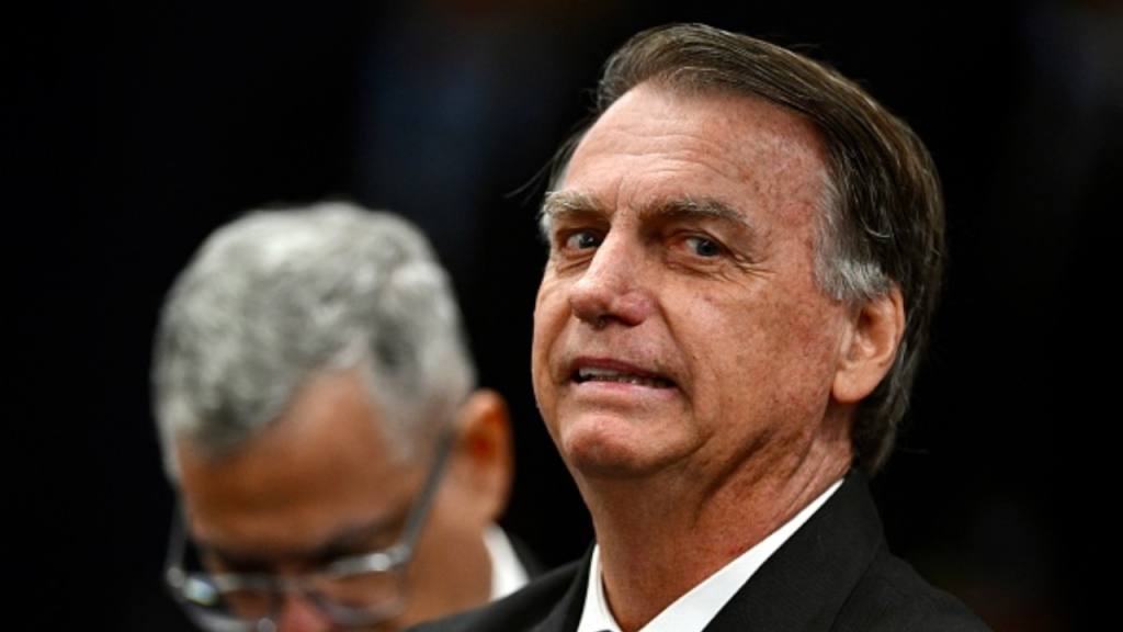 Bolsonaro faz pergunta a Moraes em tom de descontração durante interrogatório