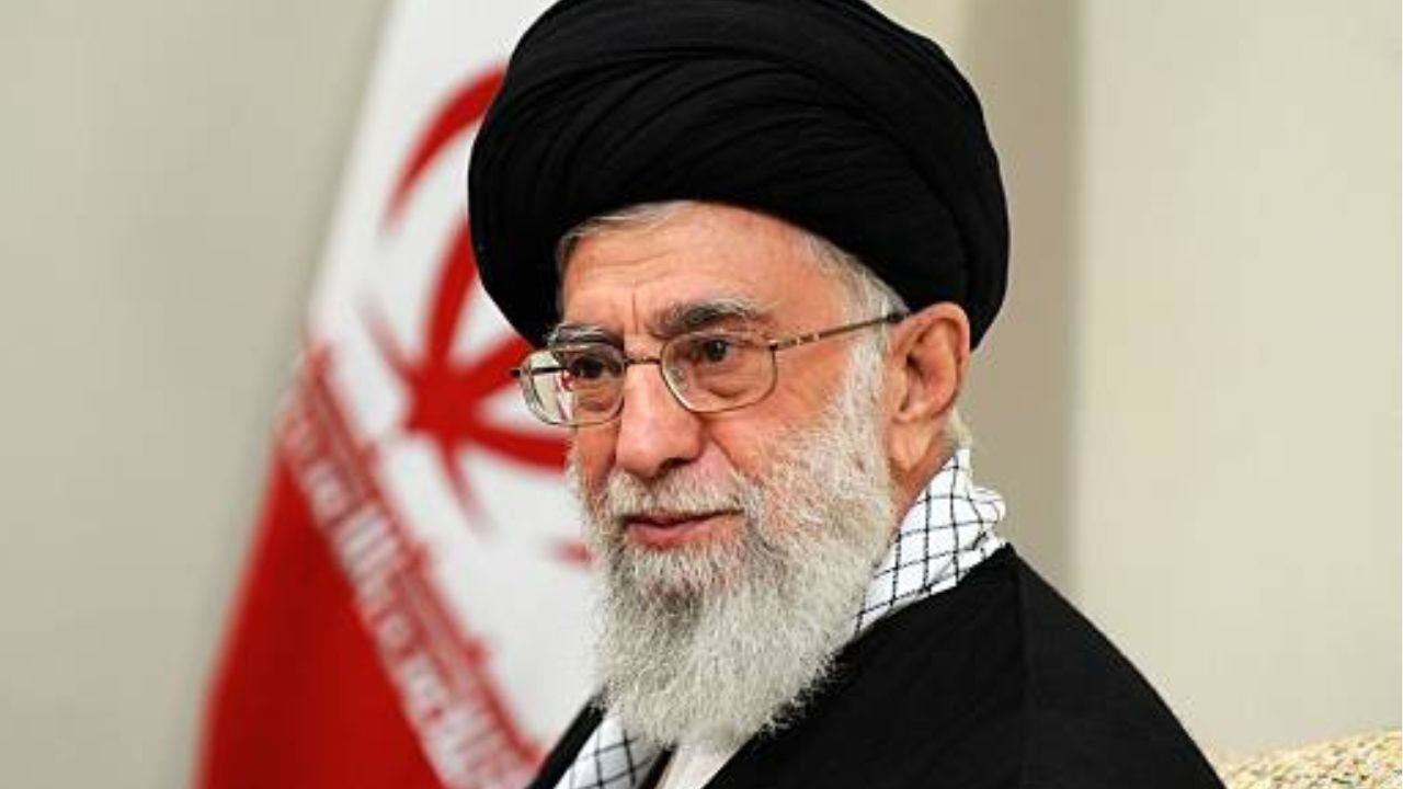 Ali Khamenei, líder do Irã | Reprodução/Pool/Iranian Religious Leader Press Office/Anadolu Agency/Getty Images Embed