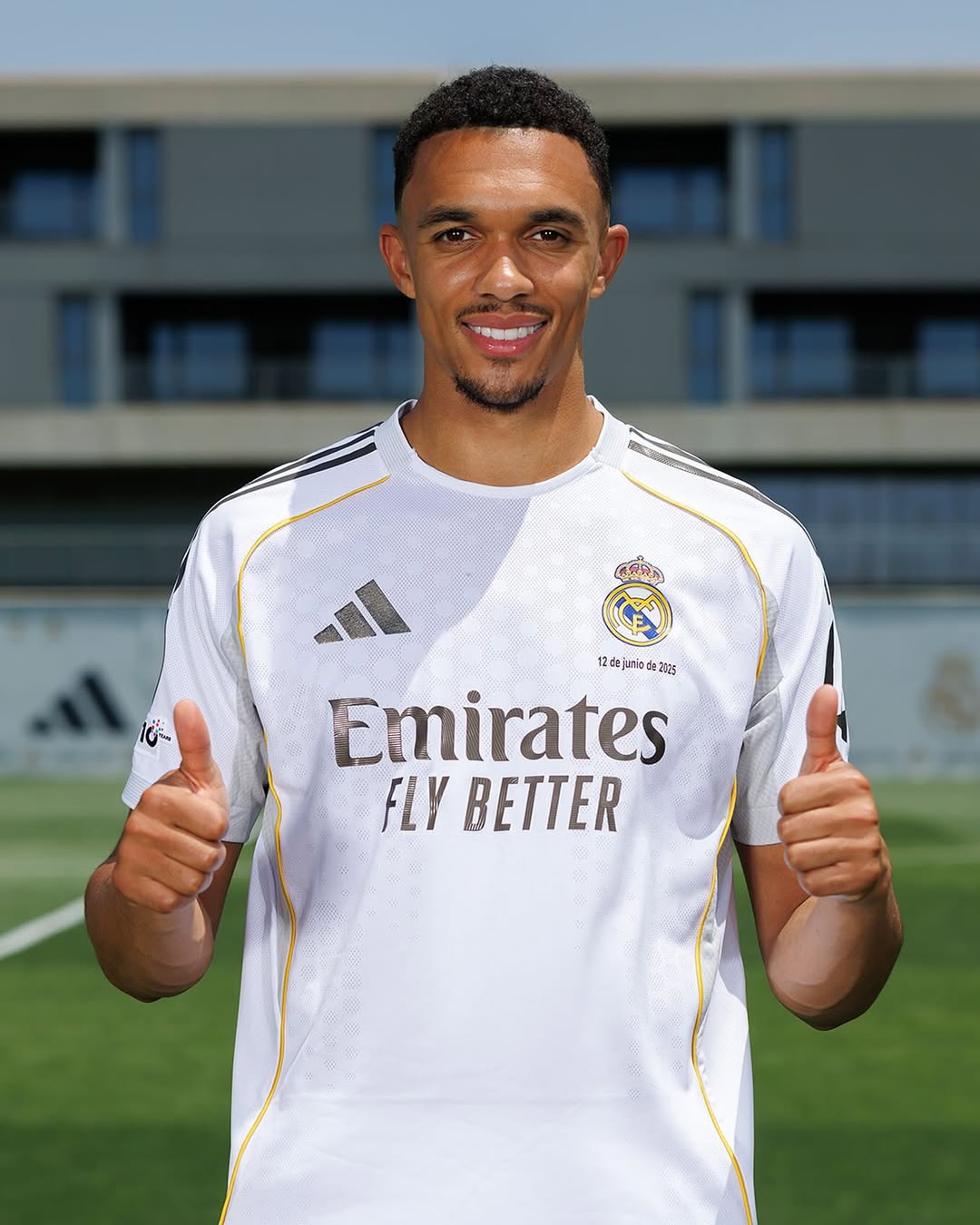 Jogador com camisa do Real Madrid