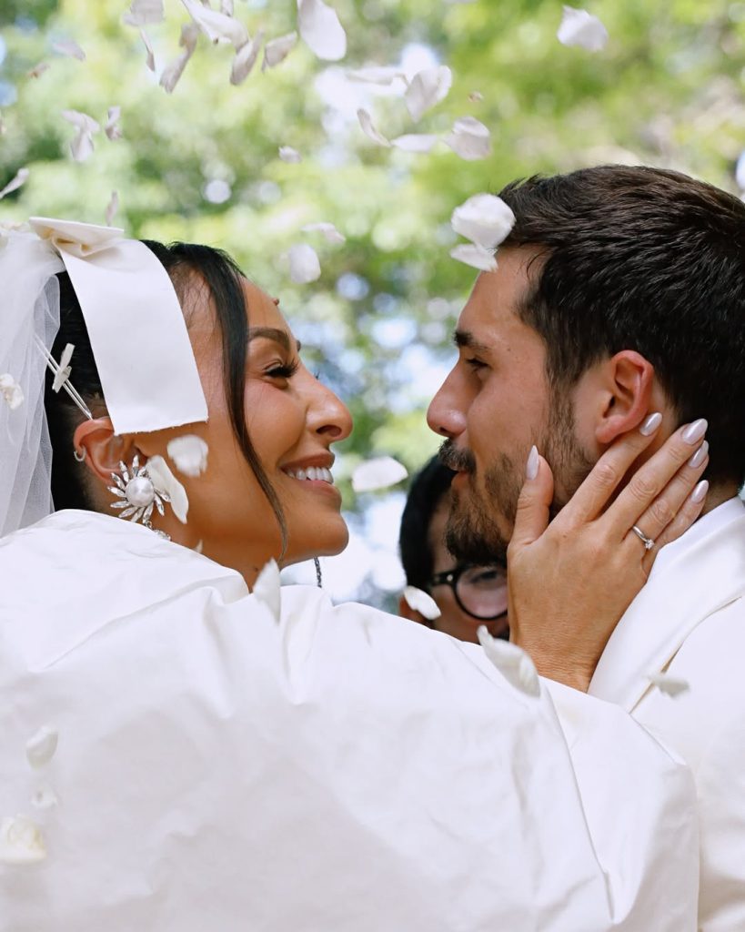 Sabrina Sato e Nicolas Prattes durante cerimônia de casasmento