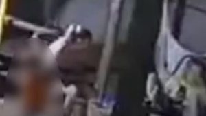 Criança de dois anos dispara arma do pai e mata mãe acidentalmente