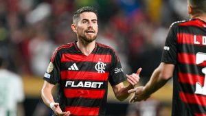 Jorginho faz boa partida junto de Arrascaeta, escolhido o melhor em campo