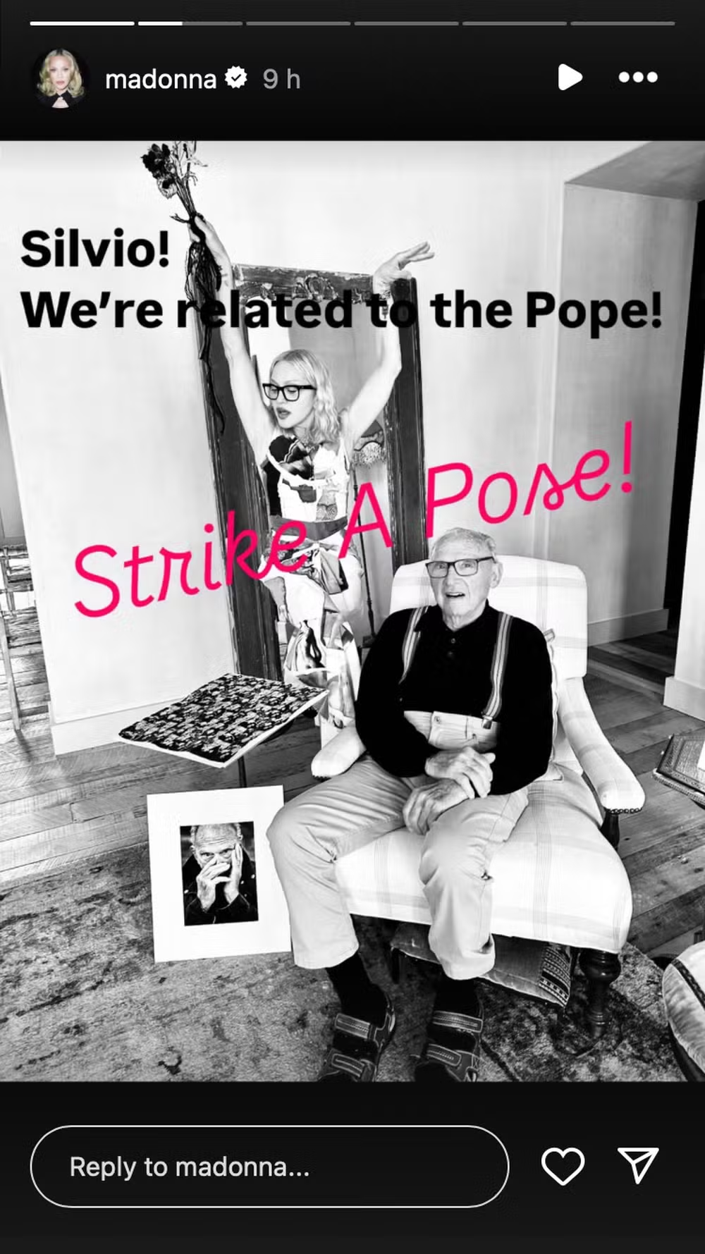 madonna ao lado de seu pai, silvio, posando ao saber sobre parentesco com papa leão xiv, no stories do instagram.