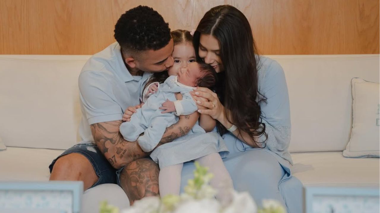 Gabriel Jesus celebra o nascimento de Daniel, seu segundo filho com Raiane Lima | Reprodução/Instagram/@dejesusoficial