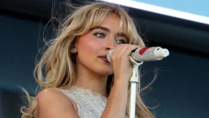 Sabrina Carpenter defende shows sem celular e expõe incômodo de artistas com telas na plateia