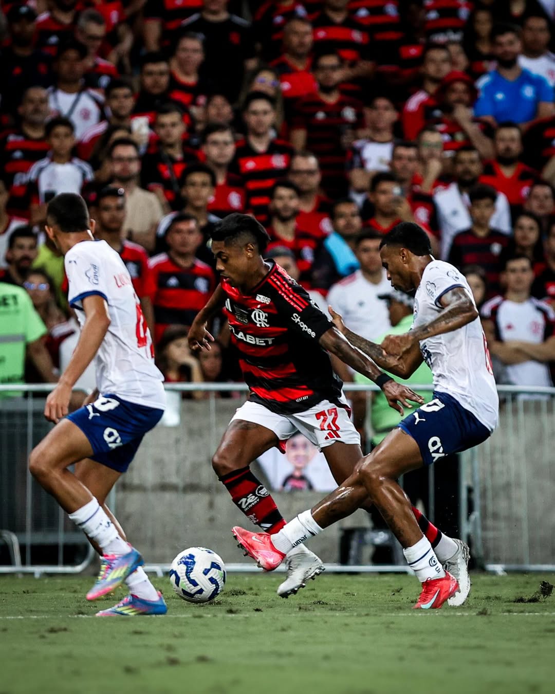 Bruno Henrique em partida pelo Flamengo no Campeonato Brasileiro