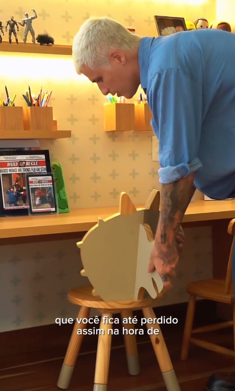 Bruno Gagliasso mostrando o quarto do filho mais novo