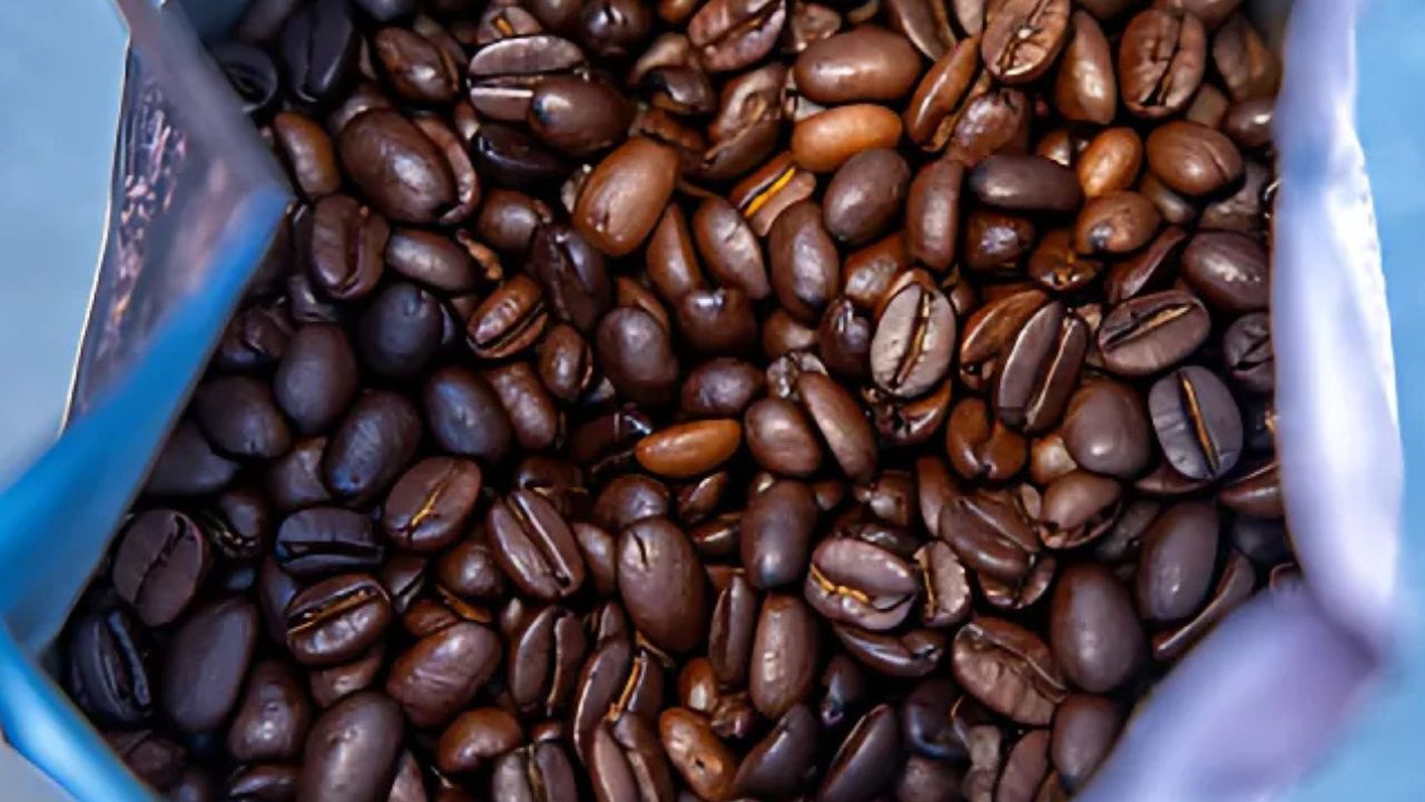 Café, um dos produtos tarifados | Reprodução/Jens Büttner/Getty Imahes Embed