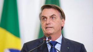 Boletim médico diz que Bolsonaro está com ‘intensa esofagite’