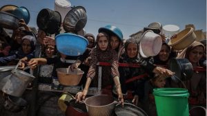Médicos e funcionários passam fome em assistência aos refugiados em Gaza
