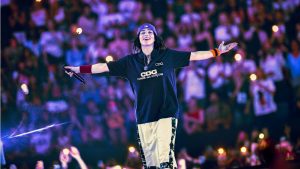 Billie Eilish anuncia parceria com diretor de Titanic e Avatar